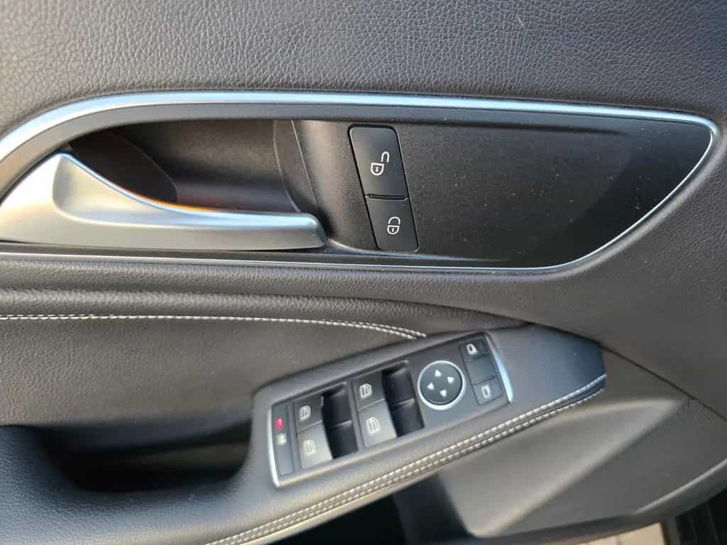Mercedes-Benz CLA 200 Shooting Brake AT Teil Leder Navi Alu 10/2016-photo-46