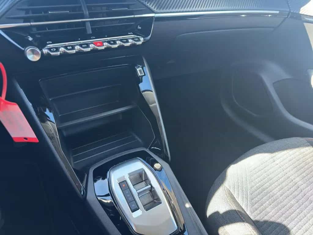 Peugeot 208 Style Mildhybrid 110 e-DSC6 PDC SHZ CarPlay 09/2025-photo-13
