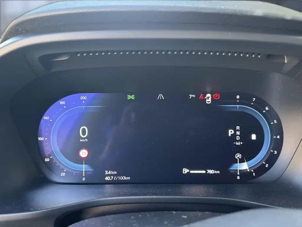 Volvo XC40 XC 40 Core 2WD Bluetooth Navi LED Klima 12/2023-photo-14