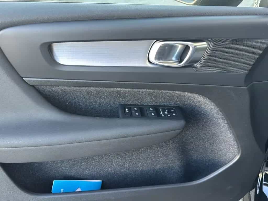 Volvo XC40 XC 40 Core 2WD Bluetooth Navi LED Klima 12/2023-photo-9