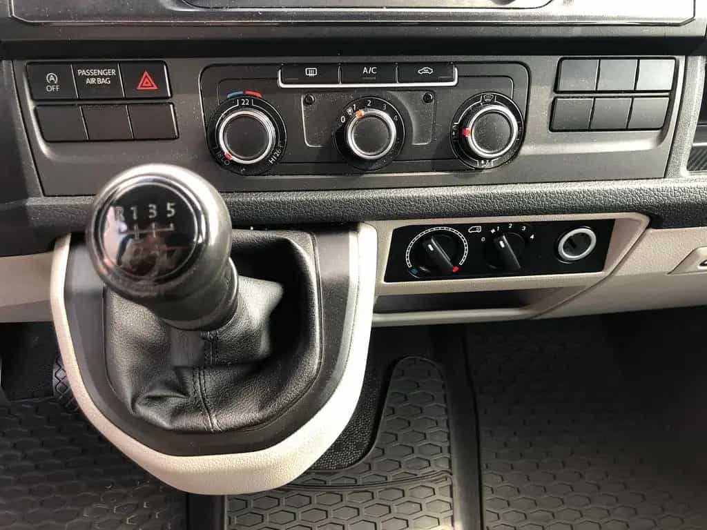 Volkswagen T6 Transporter 2.0 TDI Kombi lang 9-SITZE TEMP 07/2018-photo-29