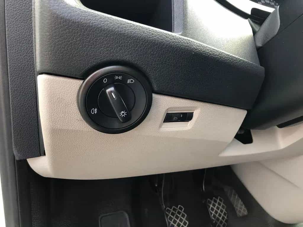 Volkswagen T6 Transporter 2.0 TDI Kombi lang 9-SITZE TEMP 07/2018-photo-35