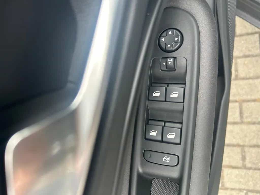Alfa Romeo Junior Ibrida 1.2 VGT 48V-Hybrid Speciale 07/2025-photo-19