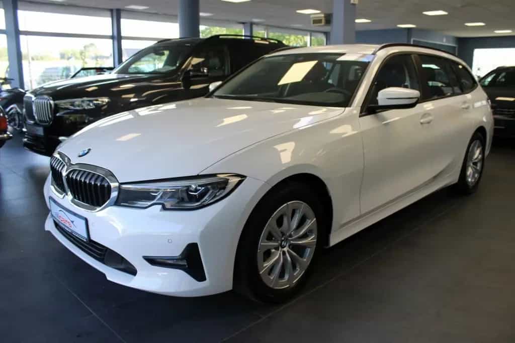 BMW 320 d Touring xDrive Aut. Advantage 06/2022-photo-2
