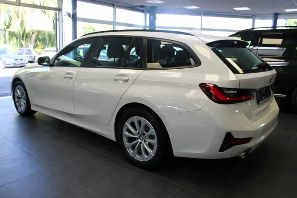 BMW 320 d Touring xDrive Aut. Advantage 06/2022-photo-3