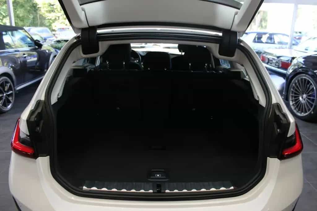 BMW 320 d Touring xDrive Aut. Advantage 06/2022-photo-5