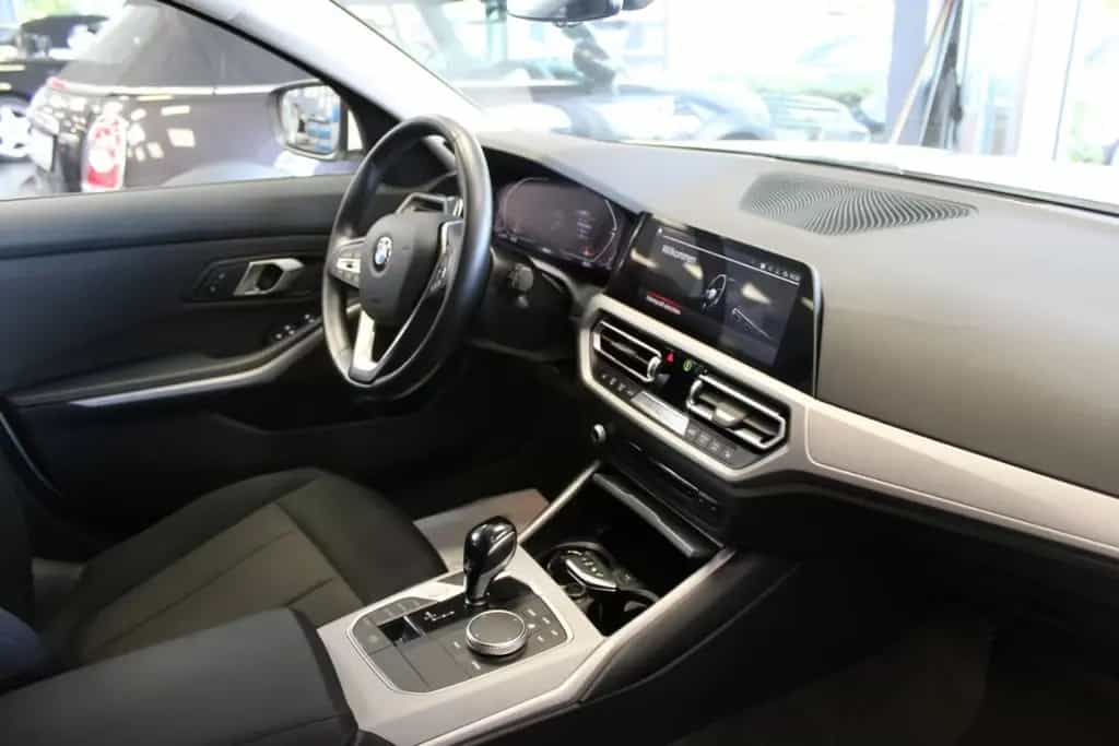 BMW 320 d Touring xDrive Aut. Advantage 06/2022-photo-8