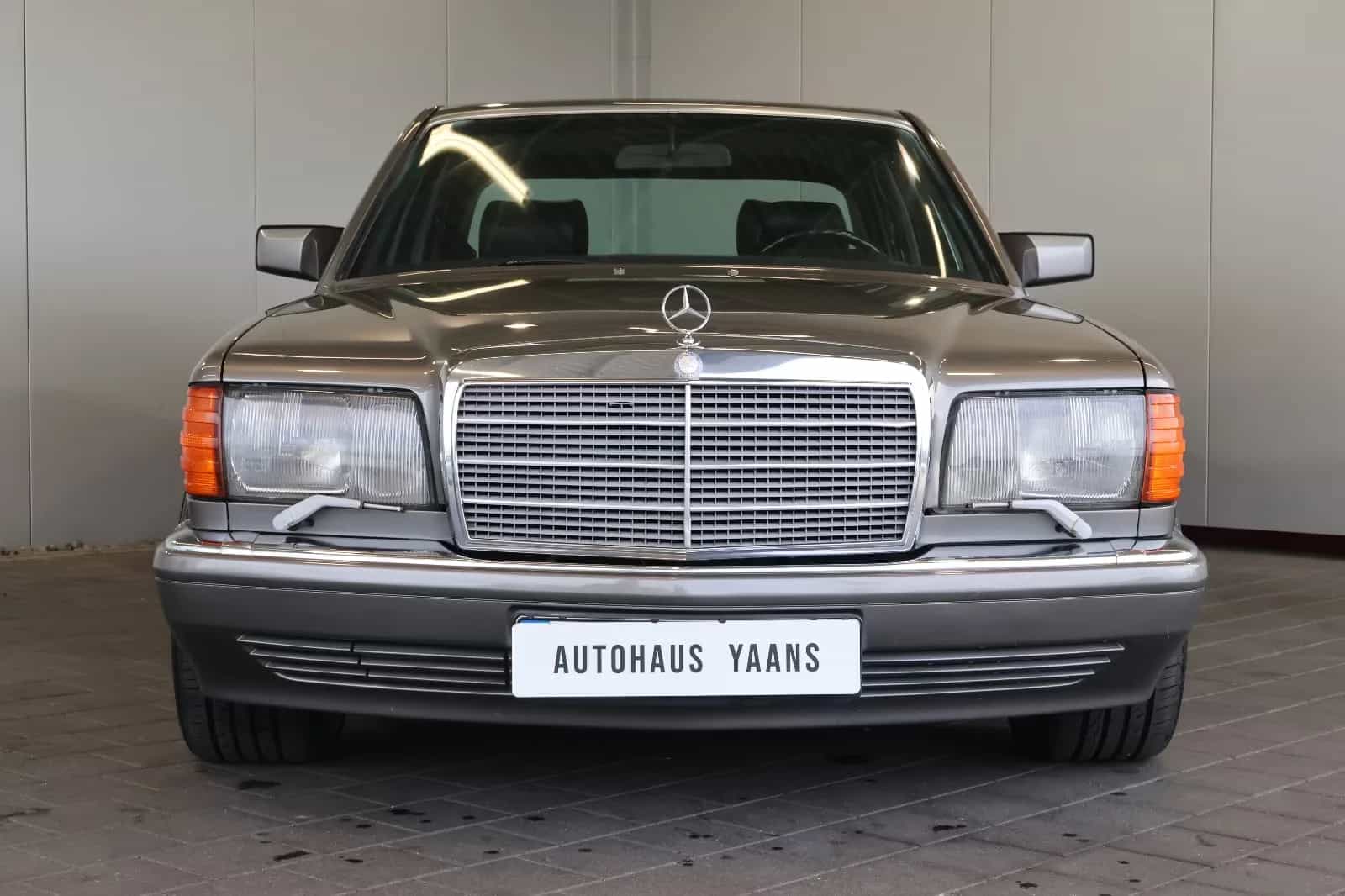 Mercedes-Benz 560 09/1986-photo-1