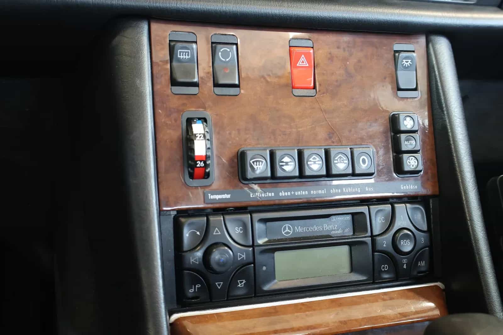 Mercedes-Benz 560 09/1986-photo-10