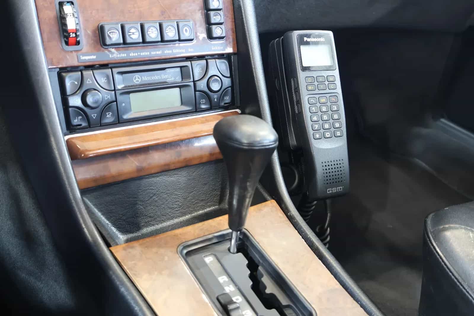 Mercedes-Benz 560 09/1986-photo-11
