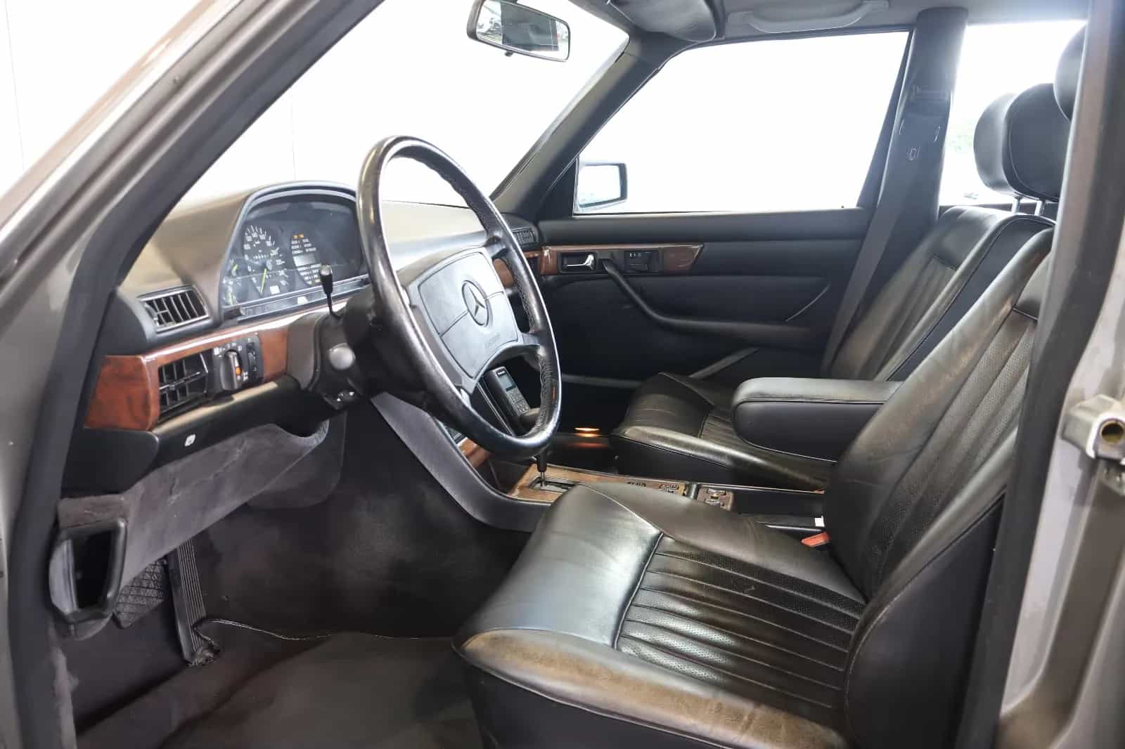 Mercedes-Benz 560 09/1986-photo-15