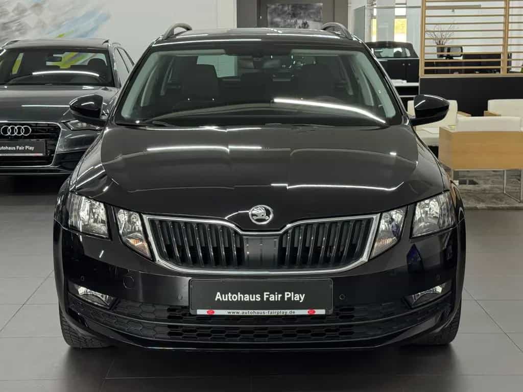 Skoda Octavia Combi Drive NAVI/CARPLAY/AHK/U-FREI! 08/2017-photo-1