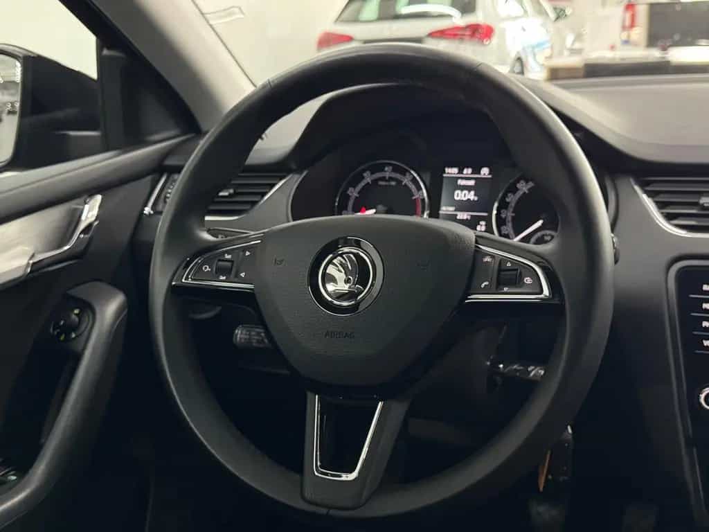 Skoda Octavia Combi Drive NAVI/CARPLAY/AHK/U-FREI! 08/2017-photo-10