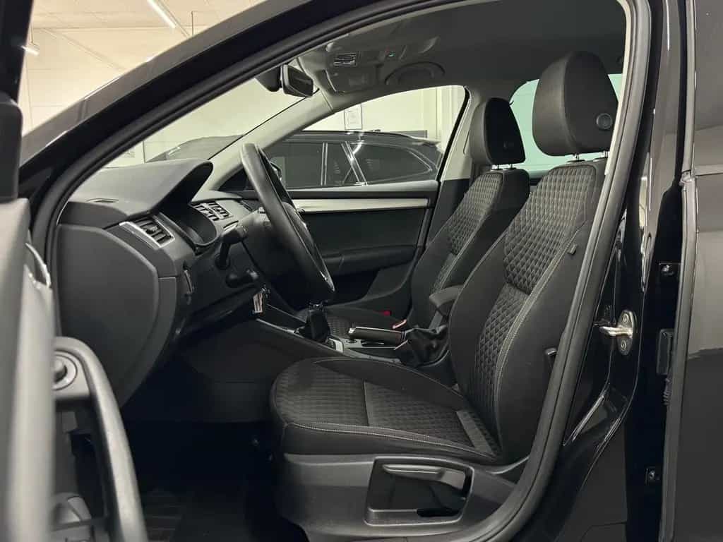 Skoda Octavia Combi Drive NAVI/CARPLAY/AHK/U-FREI! 08/2017-photo-14