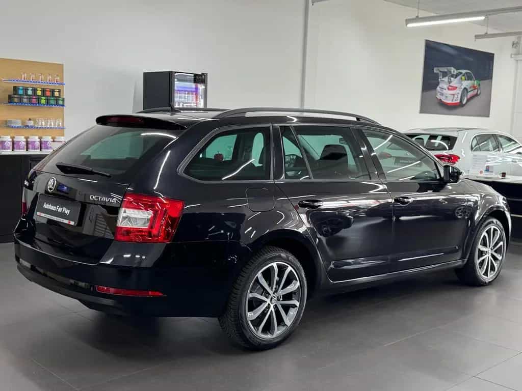 Skoda Octavia Combi Drive NAVI/CARPLAY/AHK/U-FREI! 08/2017-photo-3