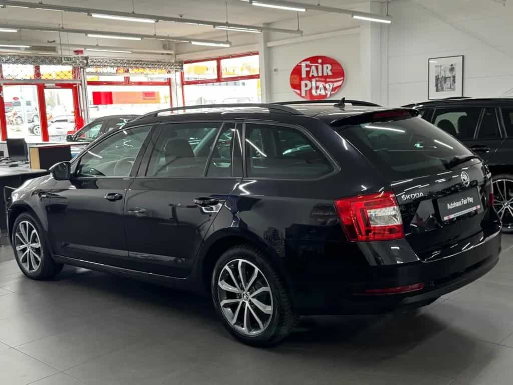 Skoda Octavia Combi Drive NAVI/CARPLAY/AHK/U-FREI! 08/2017-photo-5