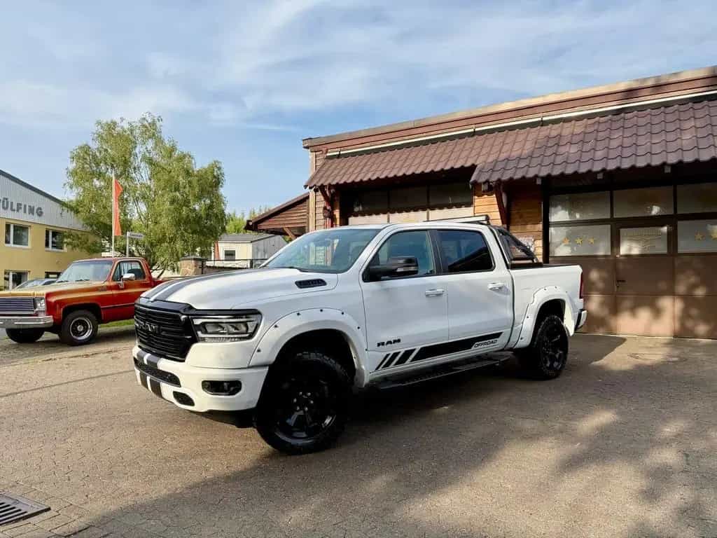 Dodge RAM V8*OFFROAD*LIFT*BÜGEL+LED*4X4*NAVI*AHK*GARANTIE* 07/2023-photo-1