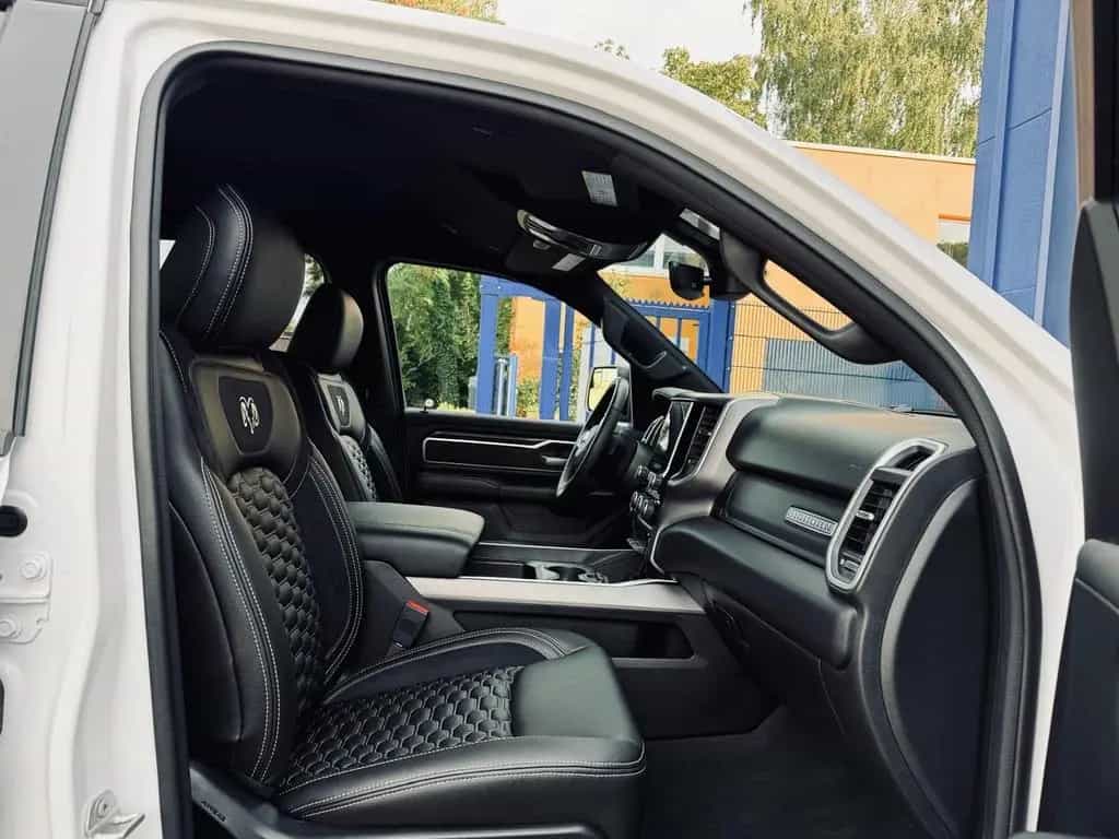 Dodge RAM V8*OFFROAD*LIFT*BÜGEL+LED*4X4*NAVI*AHK*GARANTIE* 07/2023-photo-44