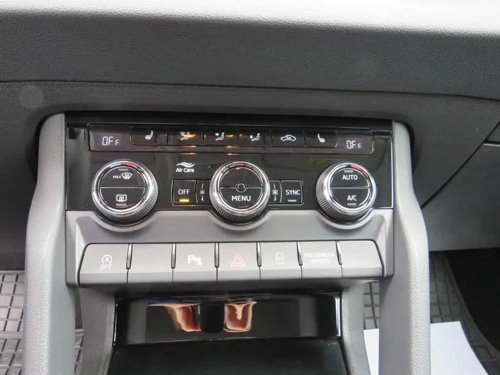 Skoda Karoq 1,5 TSI SELECT +LED+CAM+TEMP+AHK 01/2024-photo-14