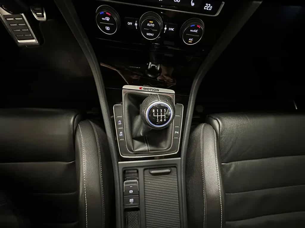 Volkswagen Golf VII Lim. R 4M Leder/Carplay/Temp/K&W/ 08/2015-photo-17