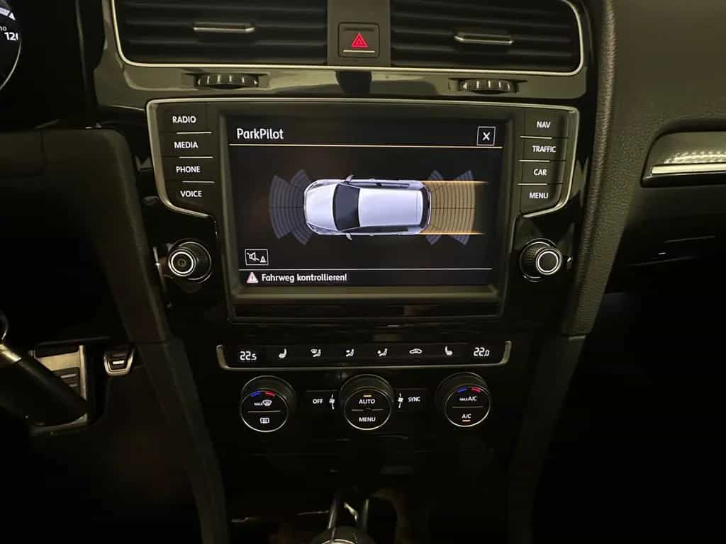 Volkswagen Golf VII Lim. R 4M Leder/Carplay/Temp/K&W/ 08/2015-photo-18