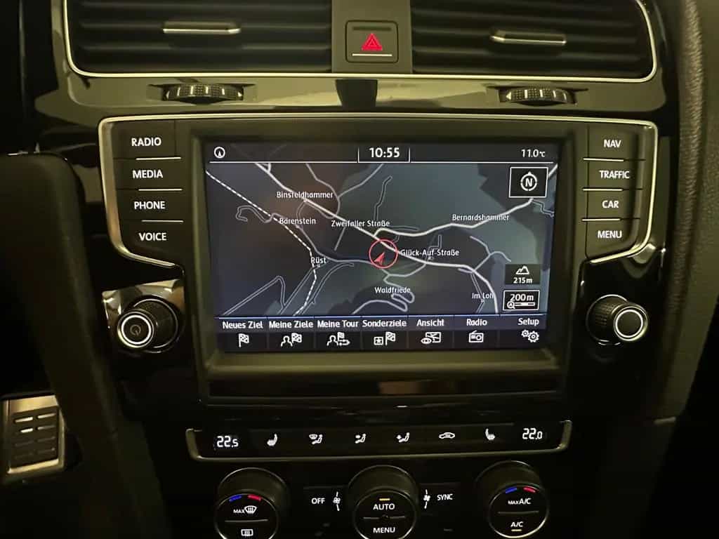 Volkswagen Golf VII Lim. R 4M Leder/Carplay/Temp/K&W/ 08/2015-photo-19