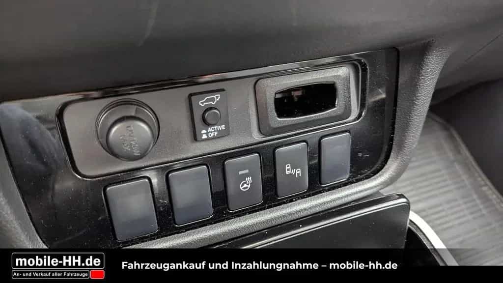 Mitsubishi Outlander Top 4WD*SD*LEDER*XENON*AHK*7SITZER* 02/2018-photo-10