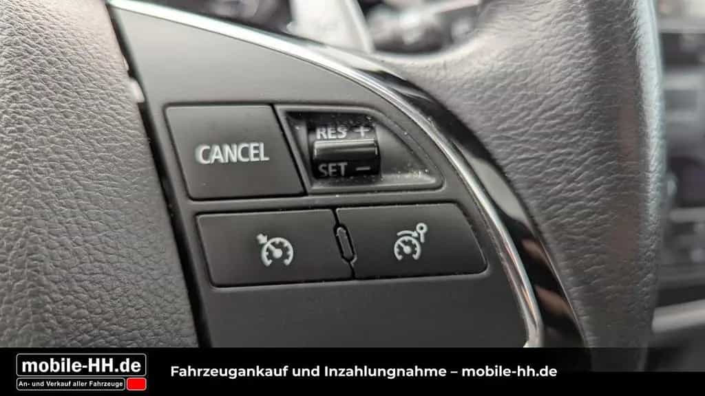 Mitsubishi Outlander Top 4WD*SD*LEDER*XENON*AHK*7SITZER* 02/2018-photo-12