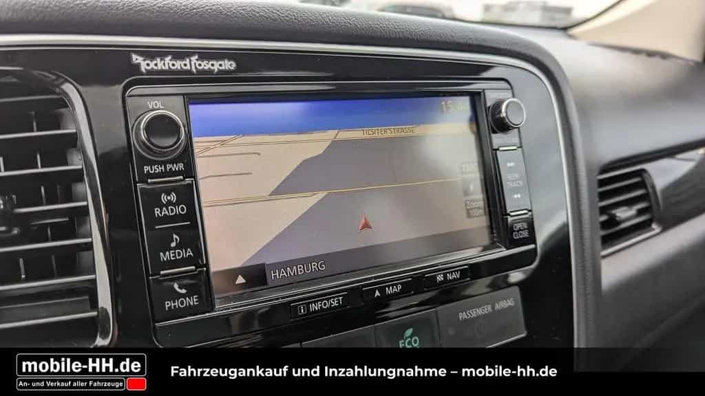 Mitsubishi Outlander Top 4WD*SD*LEDER*XENON*AHK*7SITZER* 02/2018-photo-17