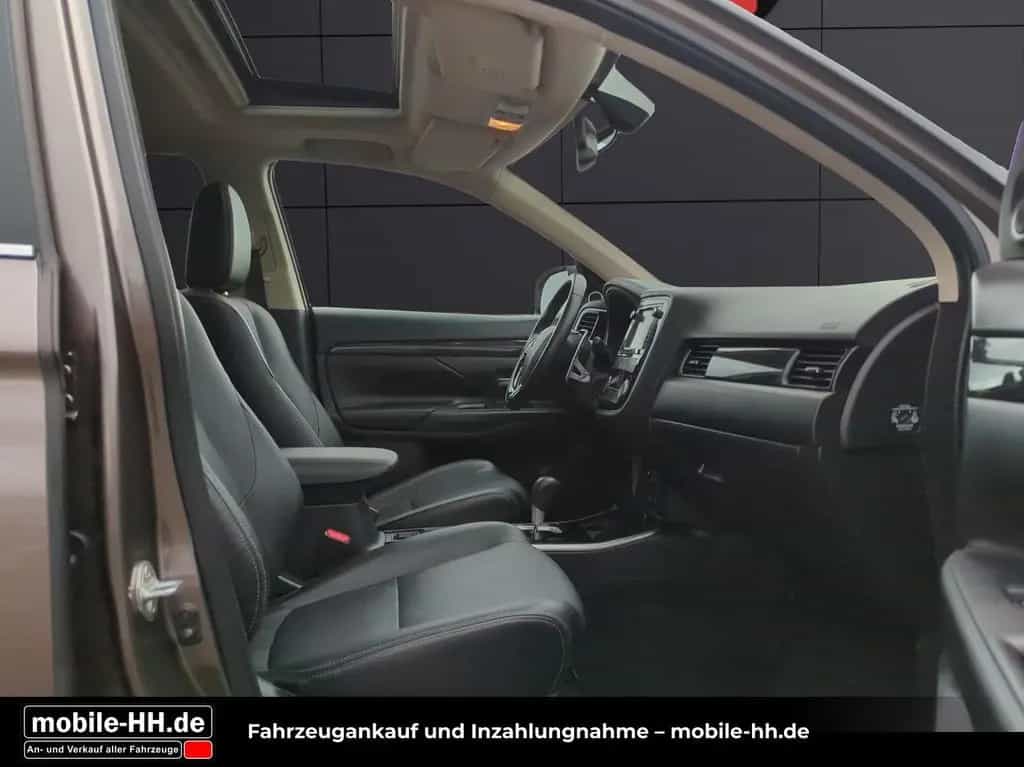 Mitsubishi Outlander Top 4WD*SD*LEDER*XENON*AHK*7SITZER* 02/2018-photo-19