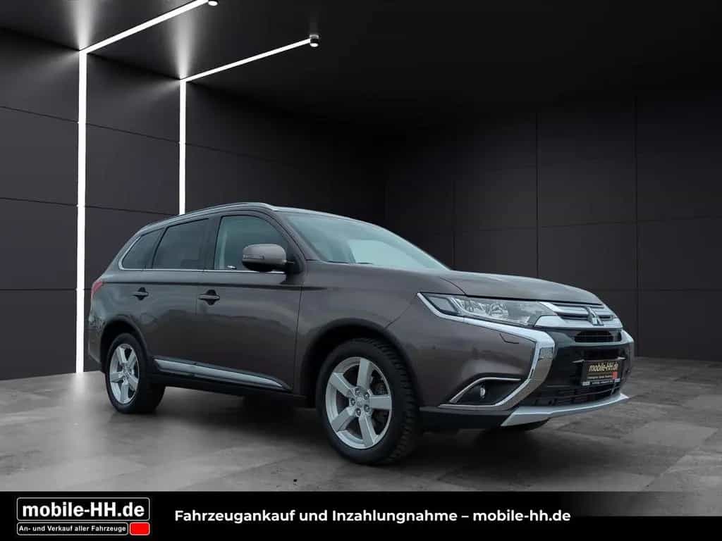 Mitsubishi Outlander Top 4WD*SD*LEDER*XENON*AHK*7SITZER* 02/2018-photo-2