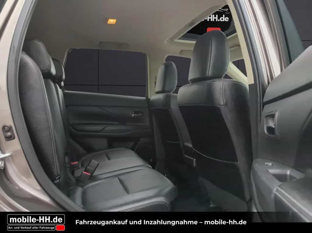 Mitsubishi Outlander Top 4WD*SD*LEDER*XENON*AHK*7SITZER* 02/2018-photo-21