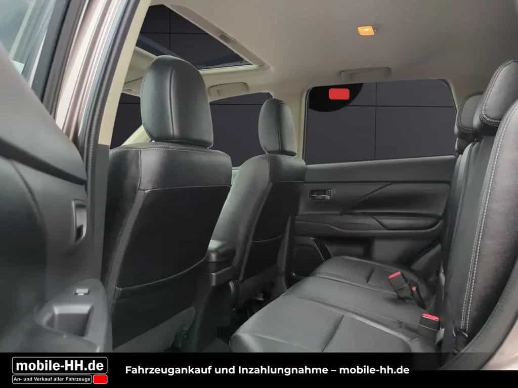 Mitsubishi Outlander Top 4WD*SD*LEDER*XENON*AHK*7SITZER* 02/2018-photo-22