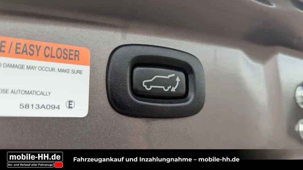 Mitsubishi Outlander Top 4WD*SD*LEDER*XENON*AHK*7SITZER* 02/2018-photo-25