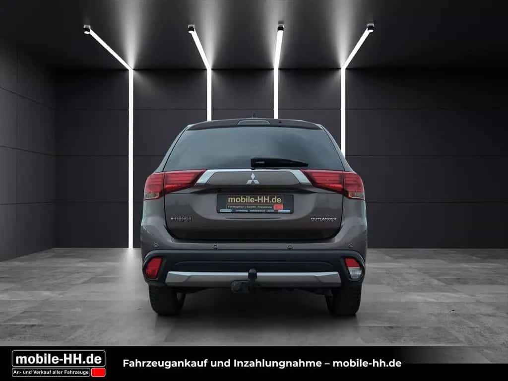 Mitsubishi Outlander Top 4WD*SD*LEDER*XENON*AHK*7SITZER* 02/2018-photo-4
