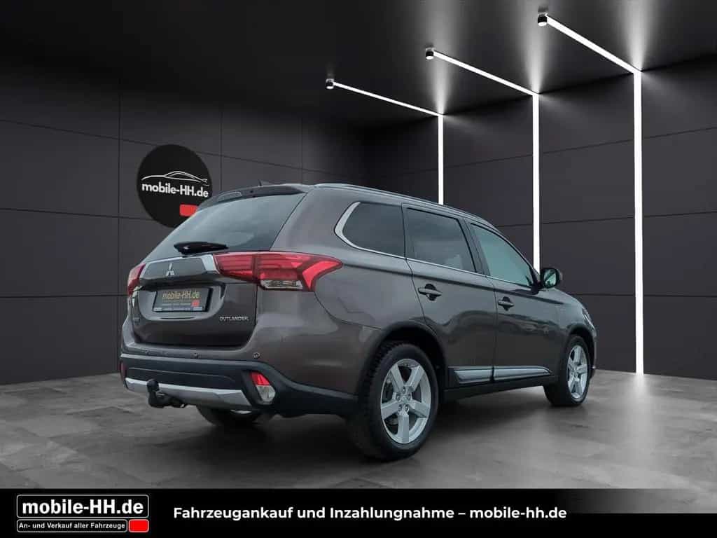 Mitsubishi Outlander Top 4WD*SD*LEDER*XENON*AHK*7SITZER* 02/2018-photo-5
