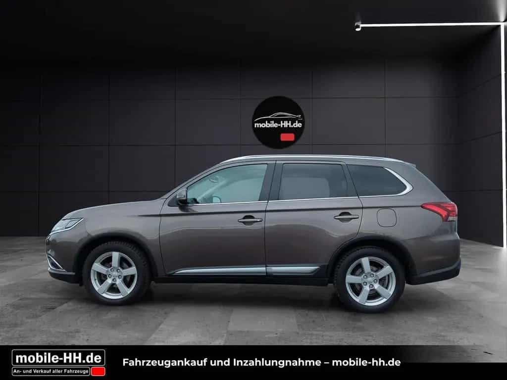 Mitsubishi Outlander Top 4WD*SD*LEDER*XENON*AHK*7SITZER* 02/2018-photo-7