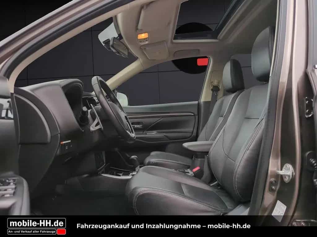 Mitsubishi Outlander Top 4WD*SD*LEDER*XENON*AHK*7SITZER* 02/2018-photo-8