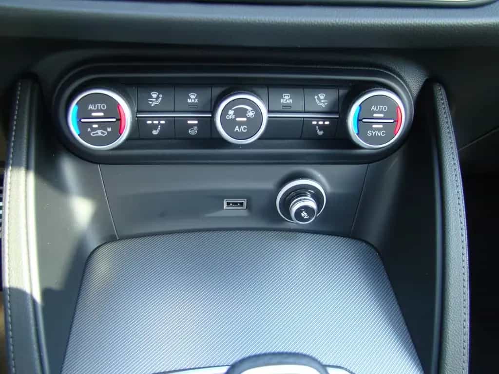 Alfa Romeo Stelvio Veloce Q4 2.0 Turbo AT/LED/Navi/Shz/Klim 12/2024-photo-12