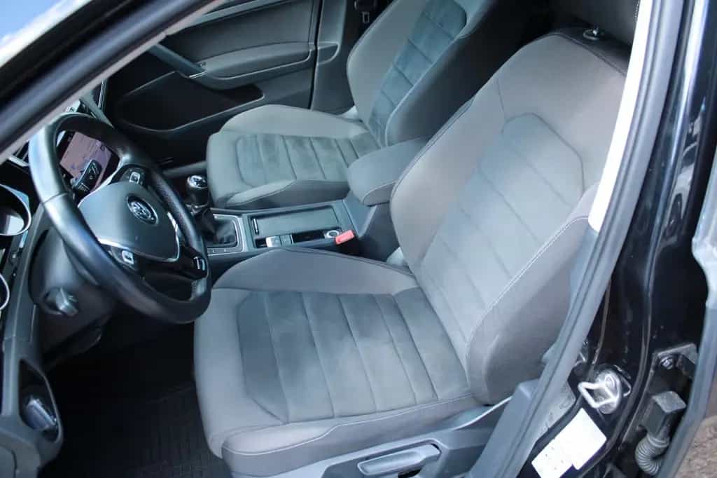 Volkswagen Golf VII Lim. Highline R Line 1.5TSI Navi LED 06/2019-photo-4