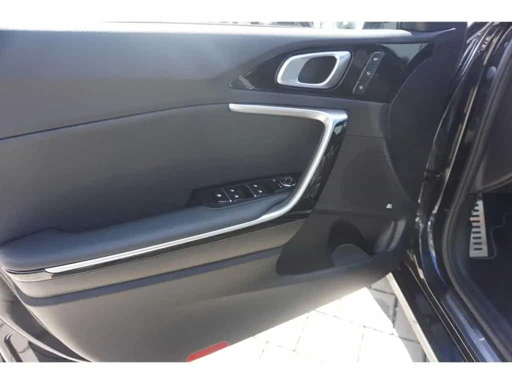 Kia Ceed_sw 1.5T 140 GT Line DCT7 Pano AHK Navi LED 04/2026-photo-8