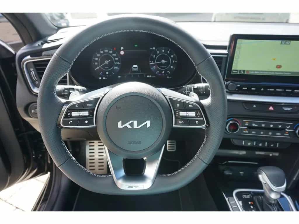 Kia Ceed_sw 1.5T 140 GT Line DCT7 Pano AHK Navi LED 04/2026-photo-10