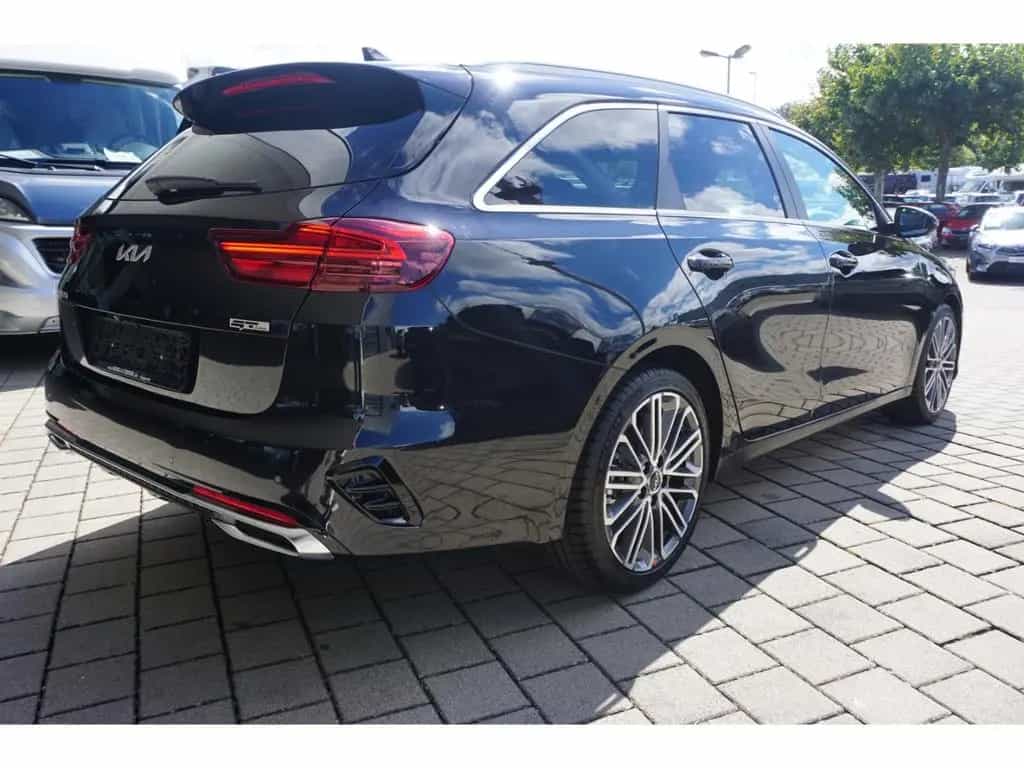 Kia Ceed_sw 1.5T 140 GT Line DCT7 Pano AHK Navi LED 04/2026-photo-4