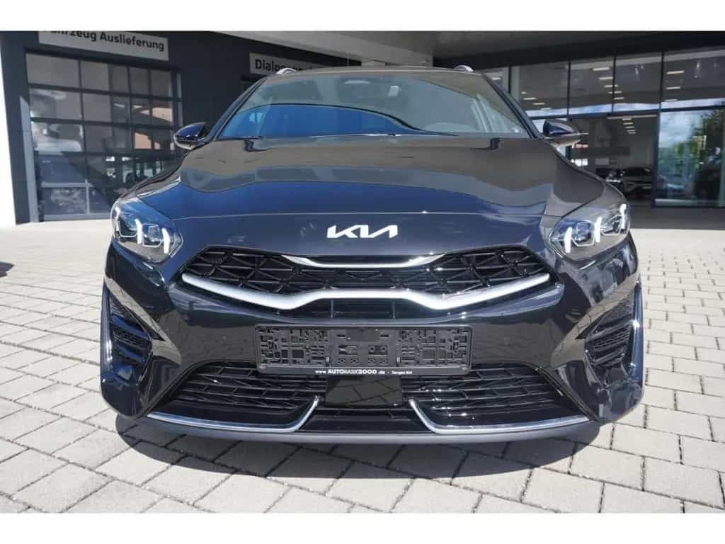 Kia Ceed_sw 1.5T 140 GT Line DCT7 Pano AHK Navi LED 04/2026-photo-6