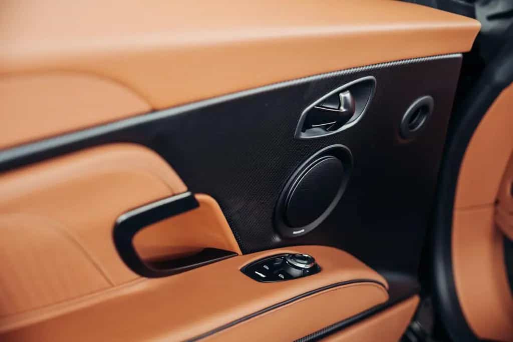 Aston Martin DBS 770 Ultimate Volante, Minotaur Green, MwSt. 01/2024-photo-18