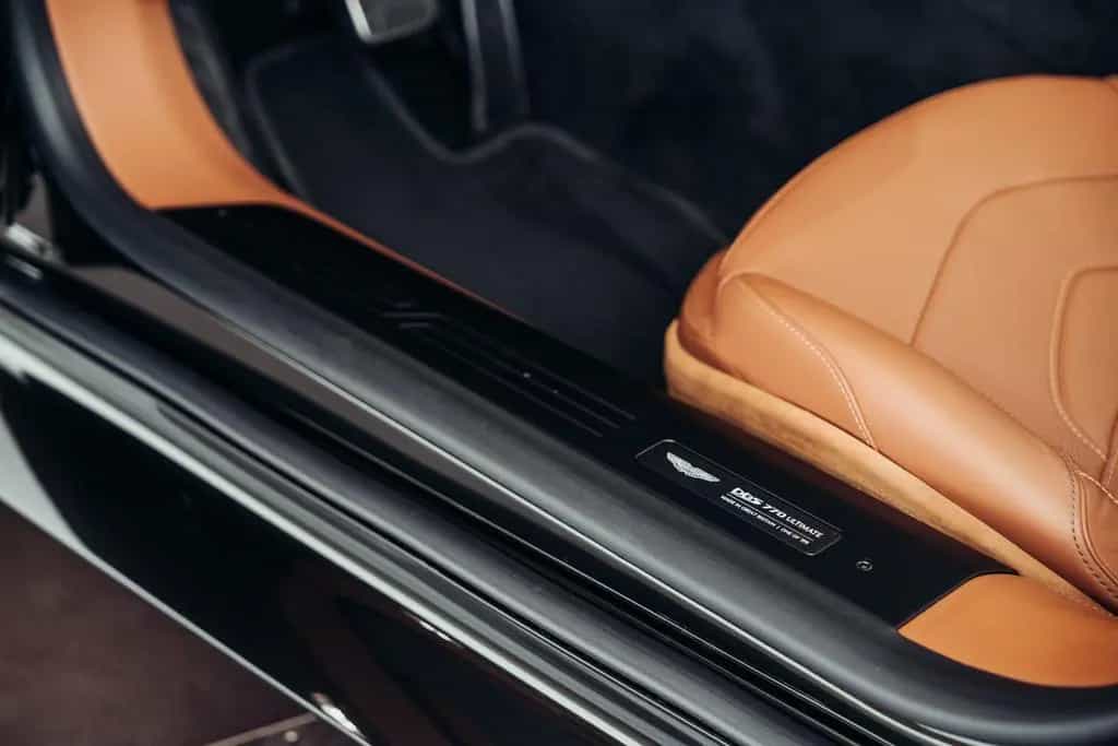 Aston Martin DBS 770 Ultimate Volante, Minotaur Green, MwSt. 01/2024-photo-19