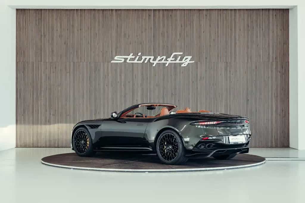 Aston Martin DBS 770 Ultimate Volante, Minotaur Green, MwSt. 01/2024-photo-2