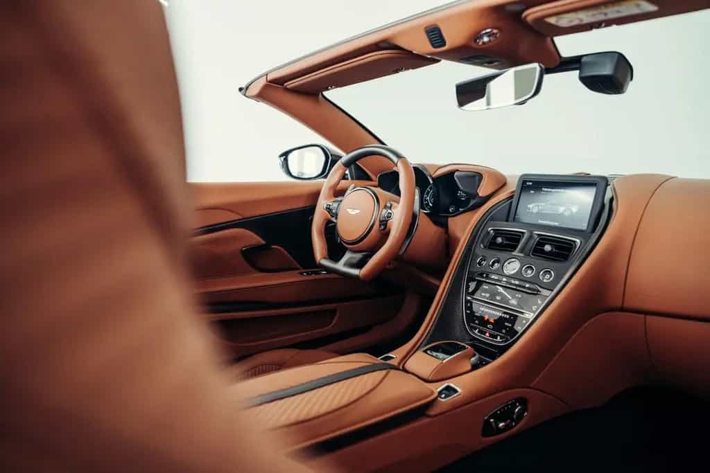 Aston Martin DBS 770 Ultimate Volante, Minotaur Green, MwSt. 01/2024-photo-26