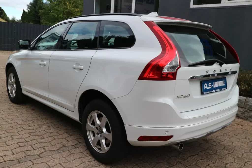 Volvo XC 60 Kinetic 2WD *2.HD/RFK/NAV/TEMPO/PDC* 11/2016-photo-3