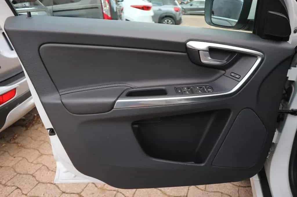 Volvo XC 60 Kinetic 2WD *2.HD/RFK/NAV/TEMPO/PDC* 11/2016-photo-8